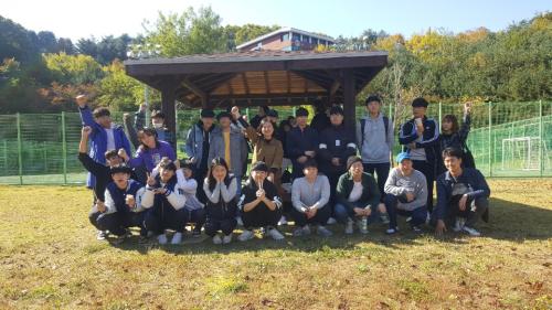 학생성장교양학부 ‘텃밭에서 거둔 첫 수확으로 나눔 파티를 열다’