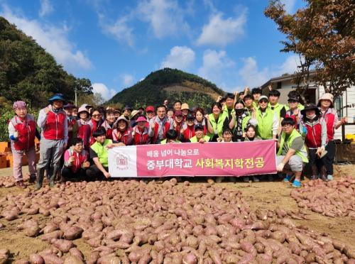 &lsquo;지역사회 고구마 나눔 봉사활동 프로젝트&rsquo; 수확 진행