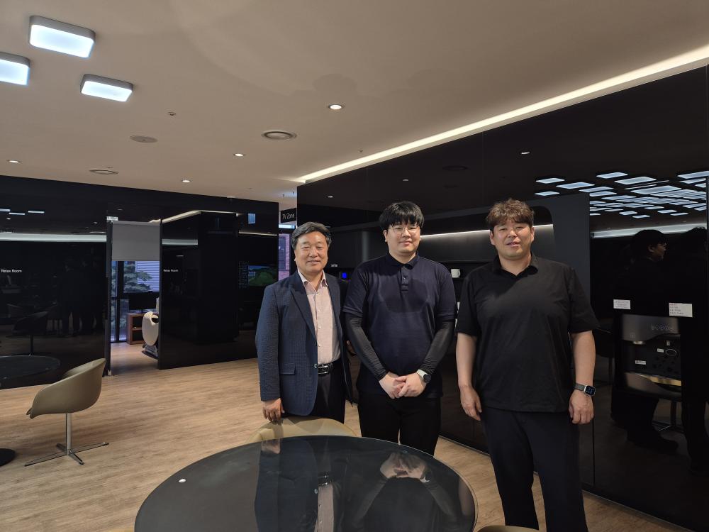 2025-S학기 현장실습 이건화 교수님 지도방문(KCC오토벤츠) 사진2